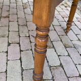 Extendable oak table
