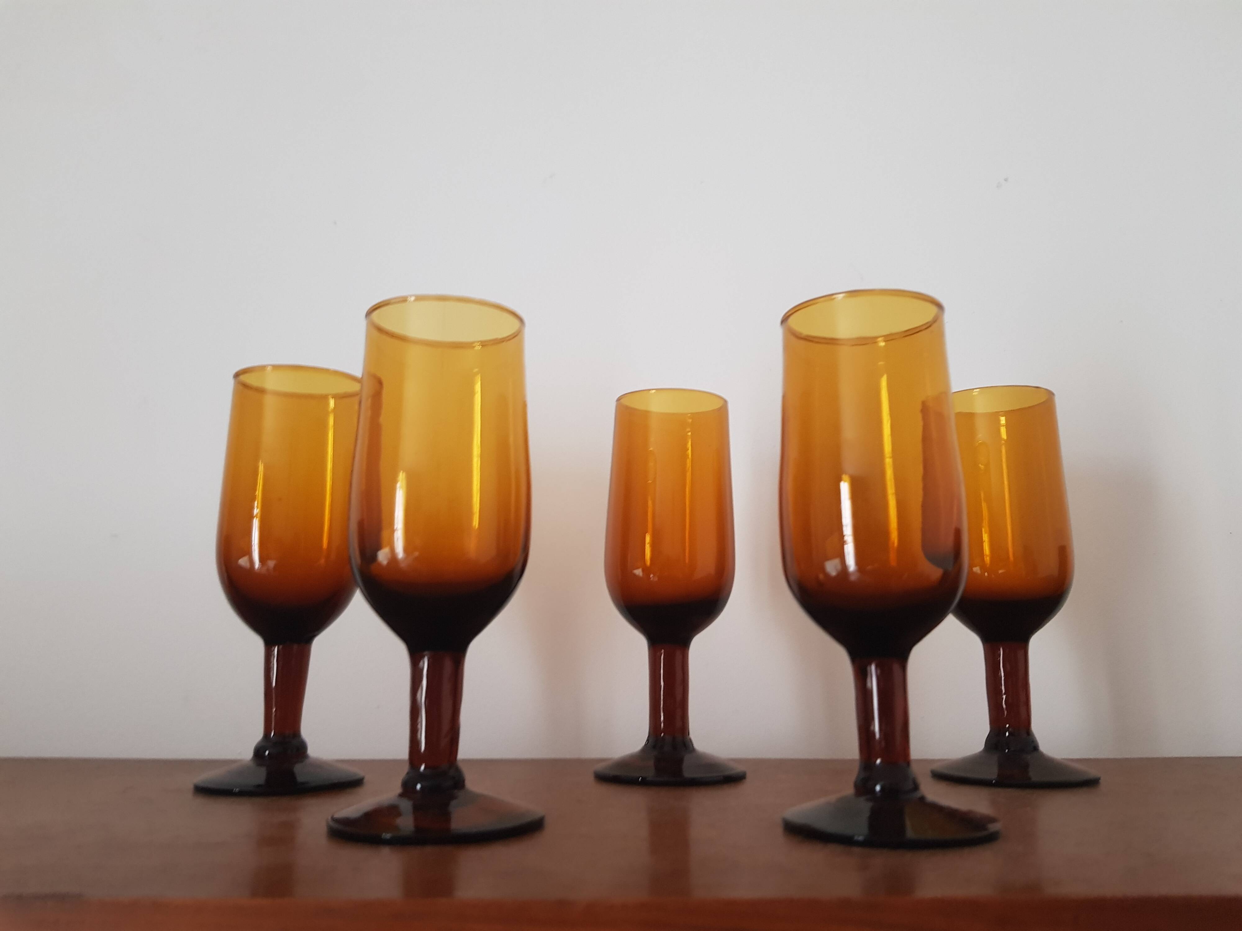 Set of 5 amber stemmed glasses