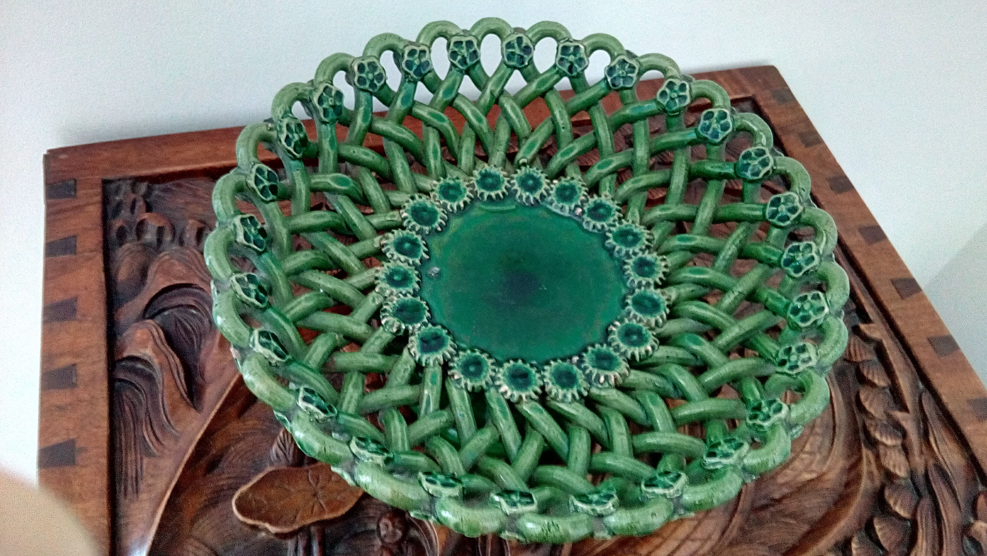 Pichon Uzès green ceramic empty-pocket braided cup