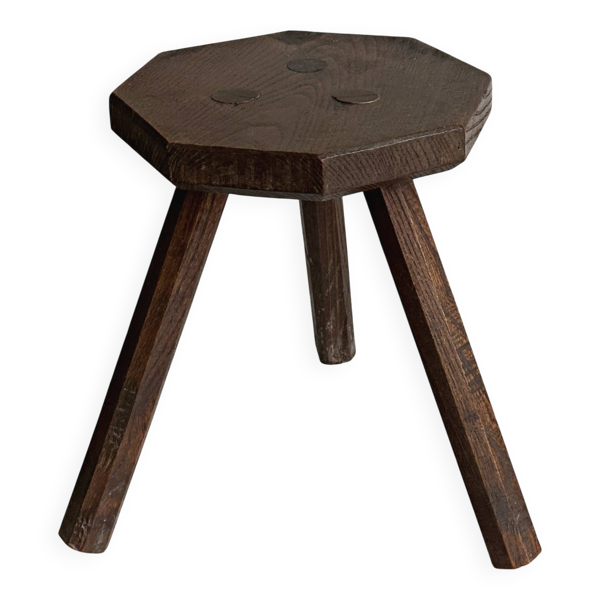 Petit tabouret tripode en bois sombre