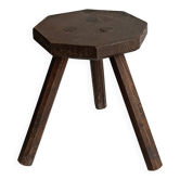 Petit tabouret tripode en bois sombre