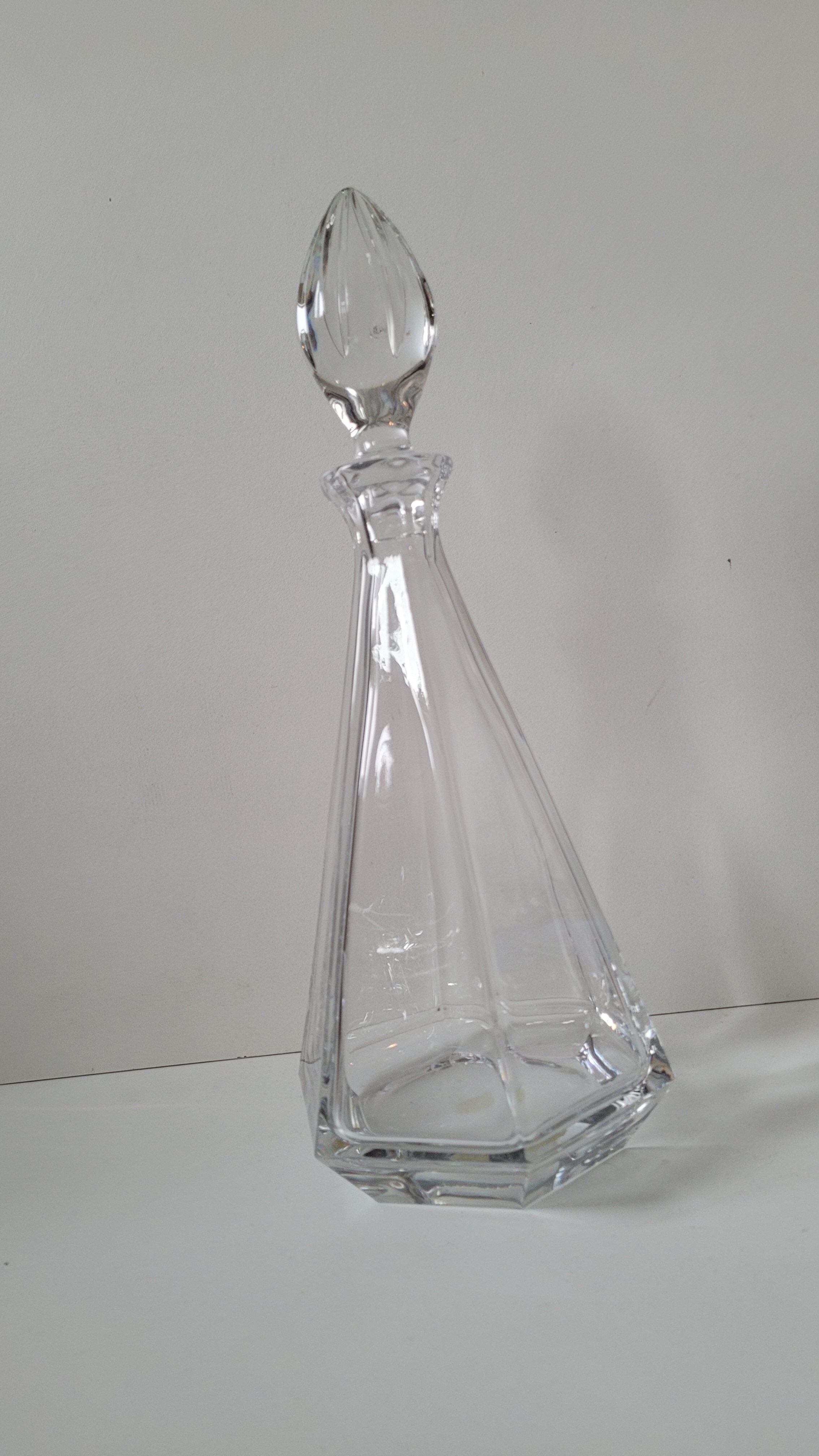 Pyramid crystal decanter