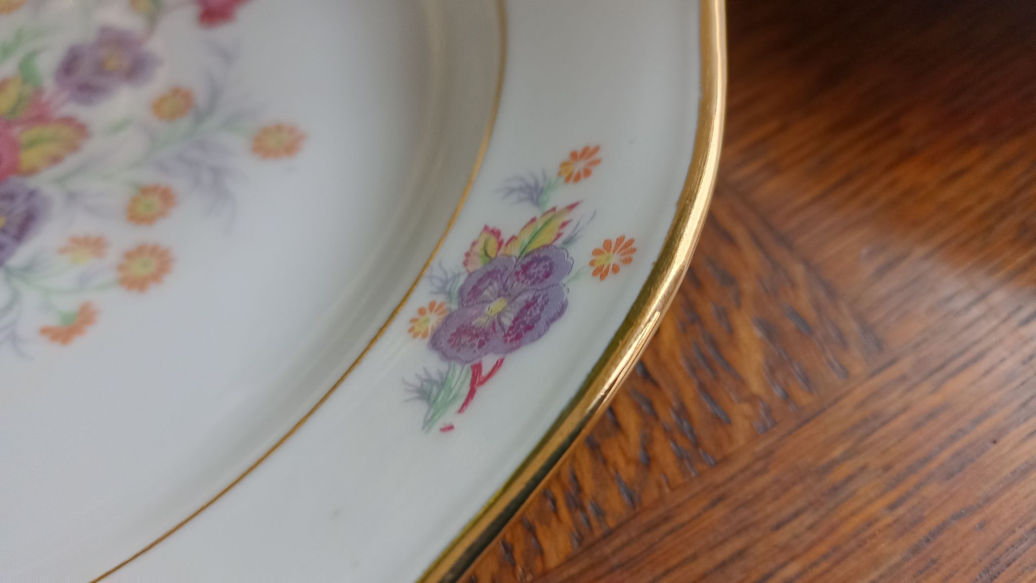 12 semi-hollow plates in Vierzon porcelain decorated with flowers and gilding