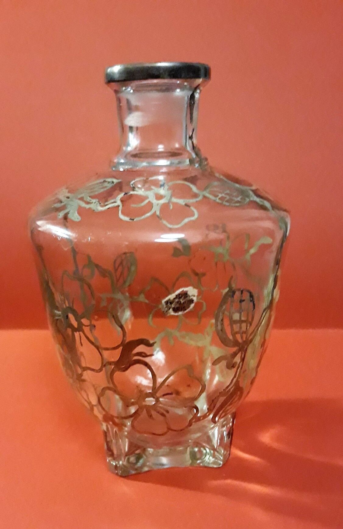 Vase flacon en verre filigrane d'argent