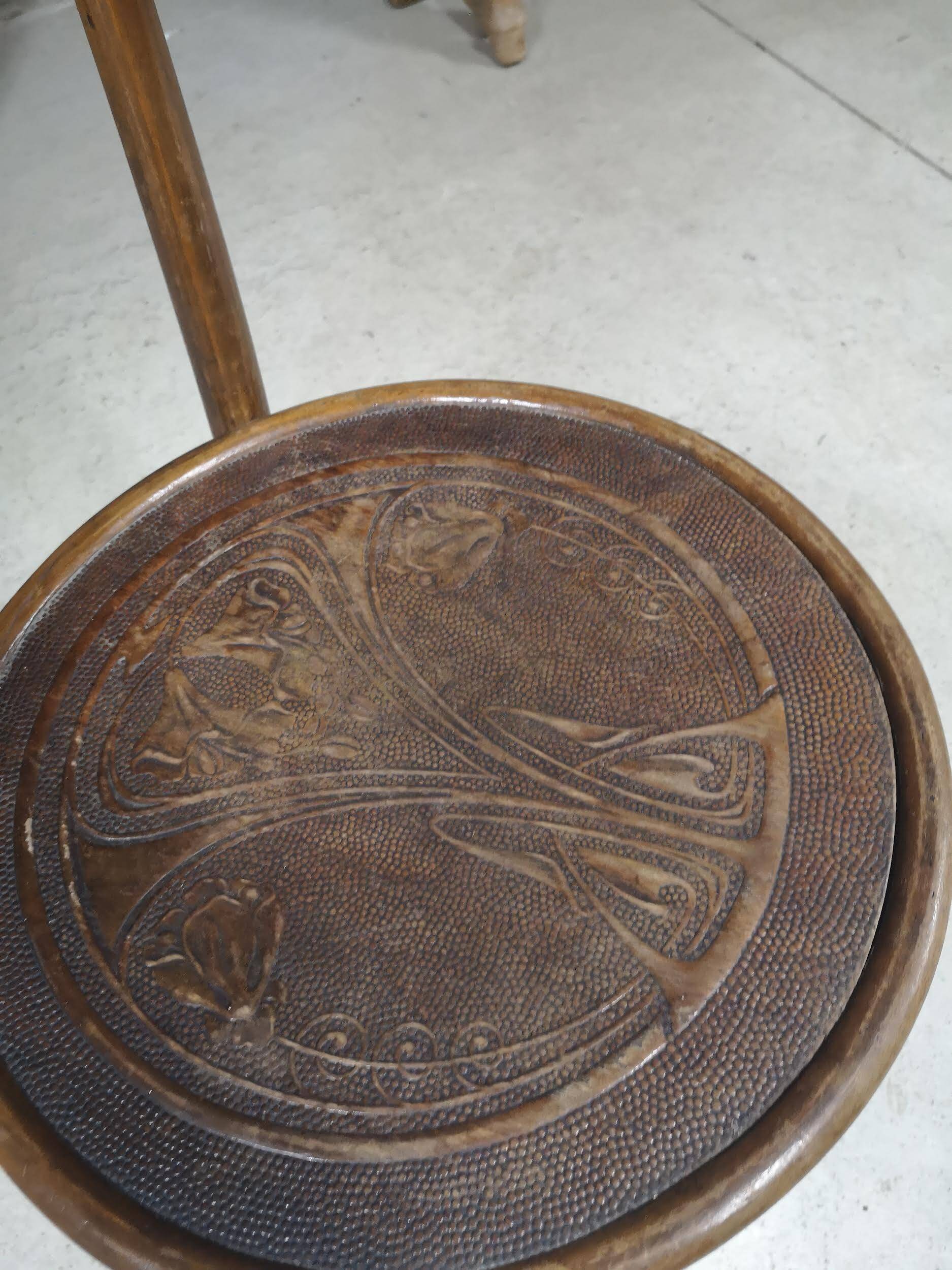 Authentic Baumann bistro chair - vintage bent wood with art nouveau decoration.
