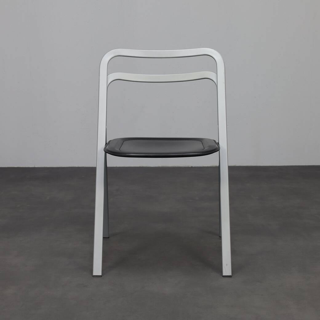 Giorgio Cattelan leather folding chairs for Cidue, Italy, 1970s.