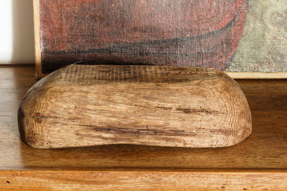 Carved wooden monoxyle cup, folk art, 19th century.