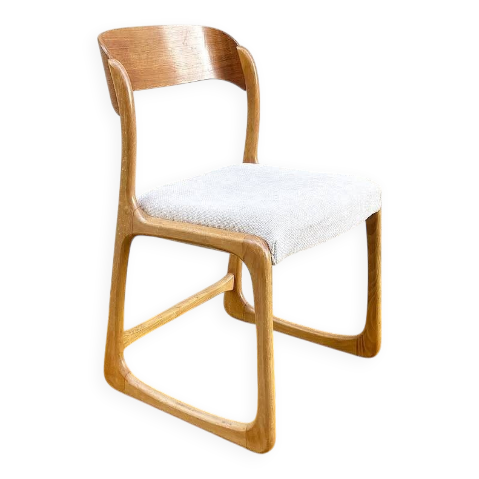Baumann sled chair – golden oak & off-white fabric