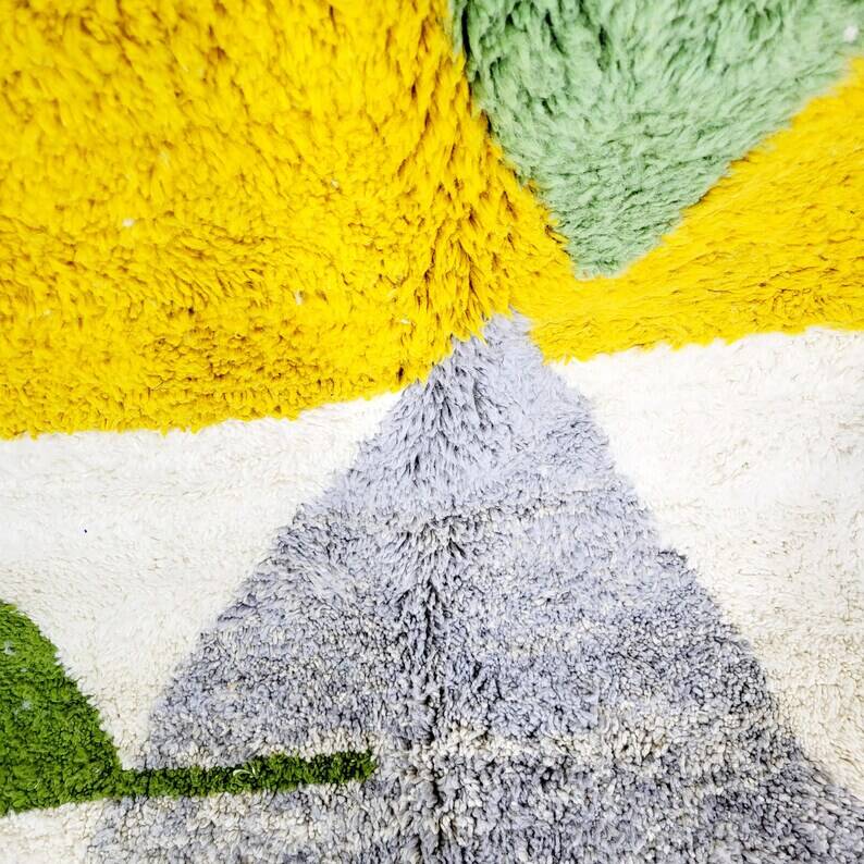 Off-white Moroccan rug with colorful patterns, 250cm x 150cm