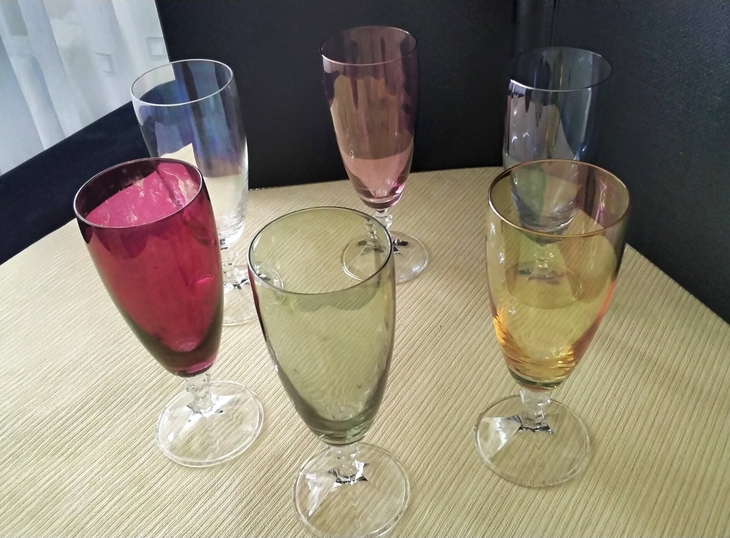 6 glass champagne flutes in different colours