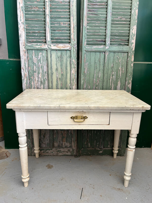 Table de cuisine en bois et marbre de Carrare