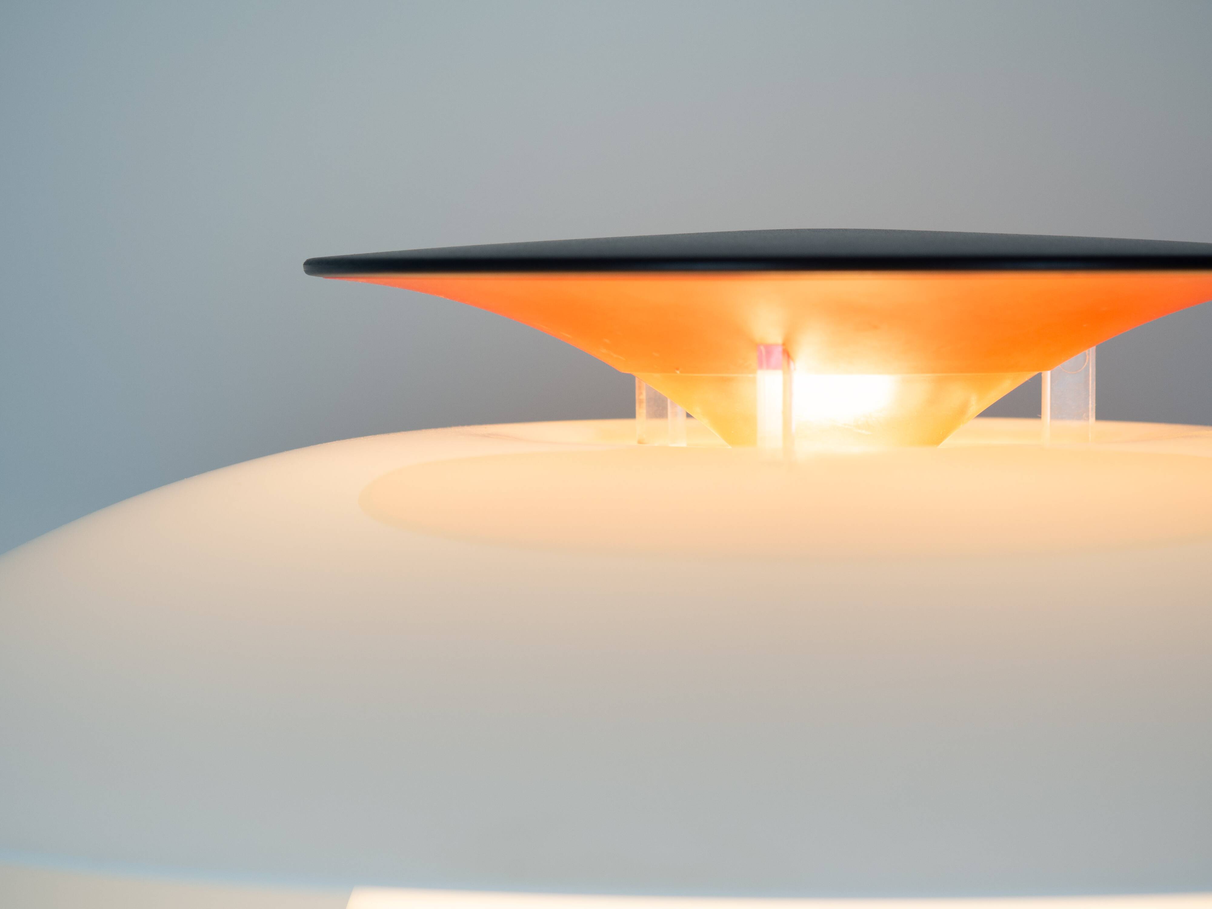 Lampe de table vintage PH 80 danoise par Poul Henningsen, Louis Poulsen, 1974