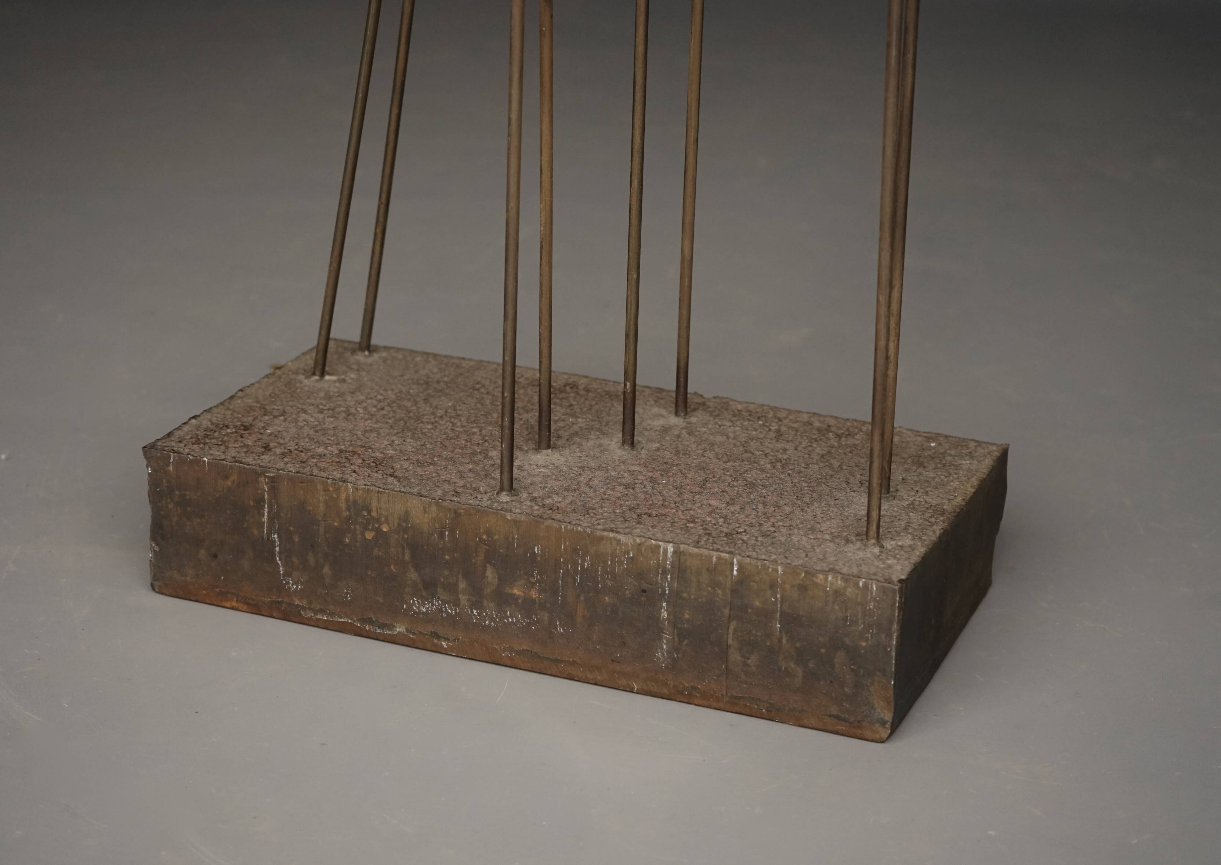 Sculpture cinétique abstraite en métal, dans le style de Harry Bertoia, années 1960