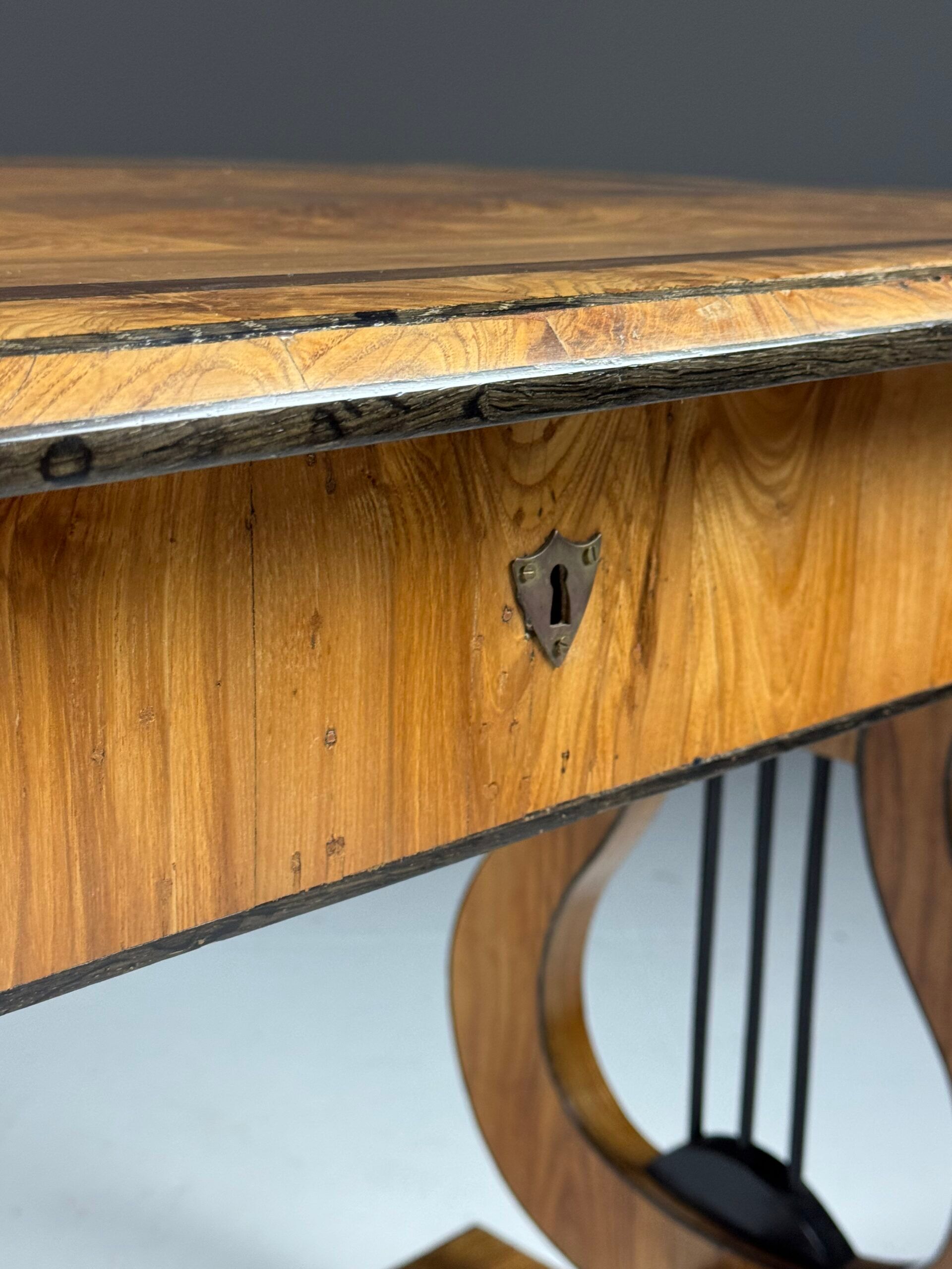 Bureau Biedermeier, table de centre