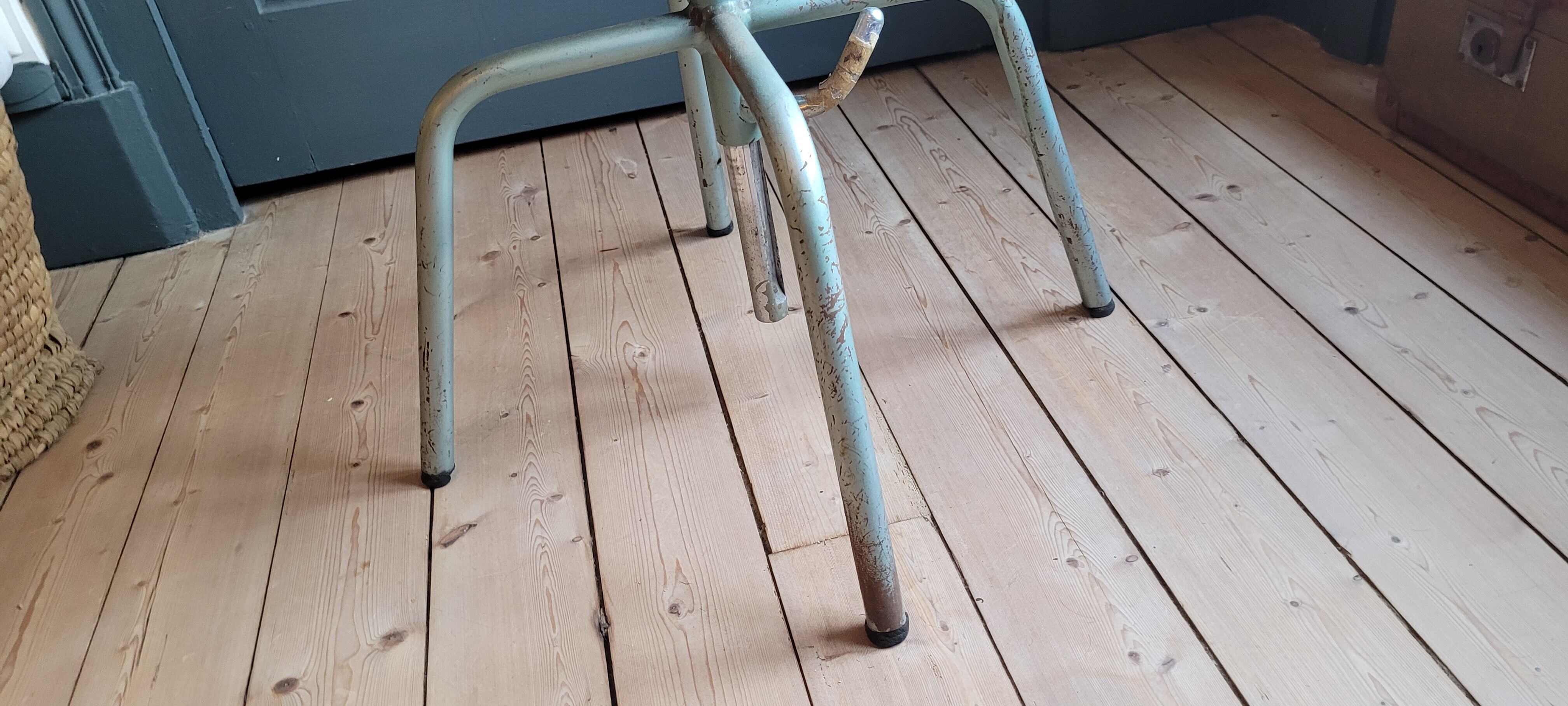 Swivel architect's chair