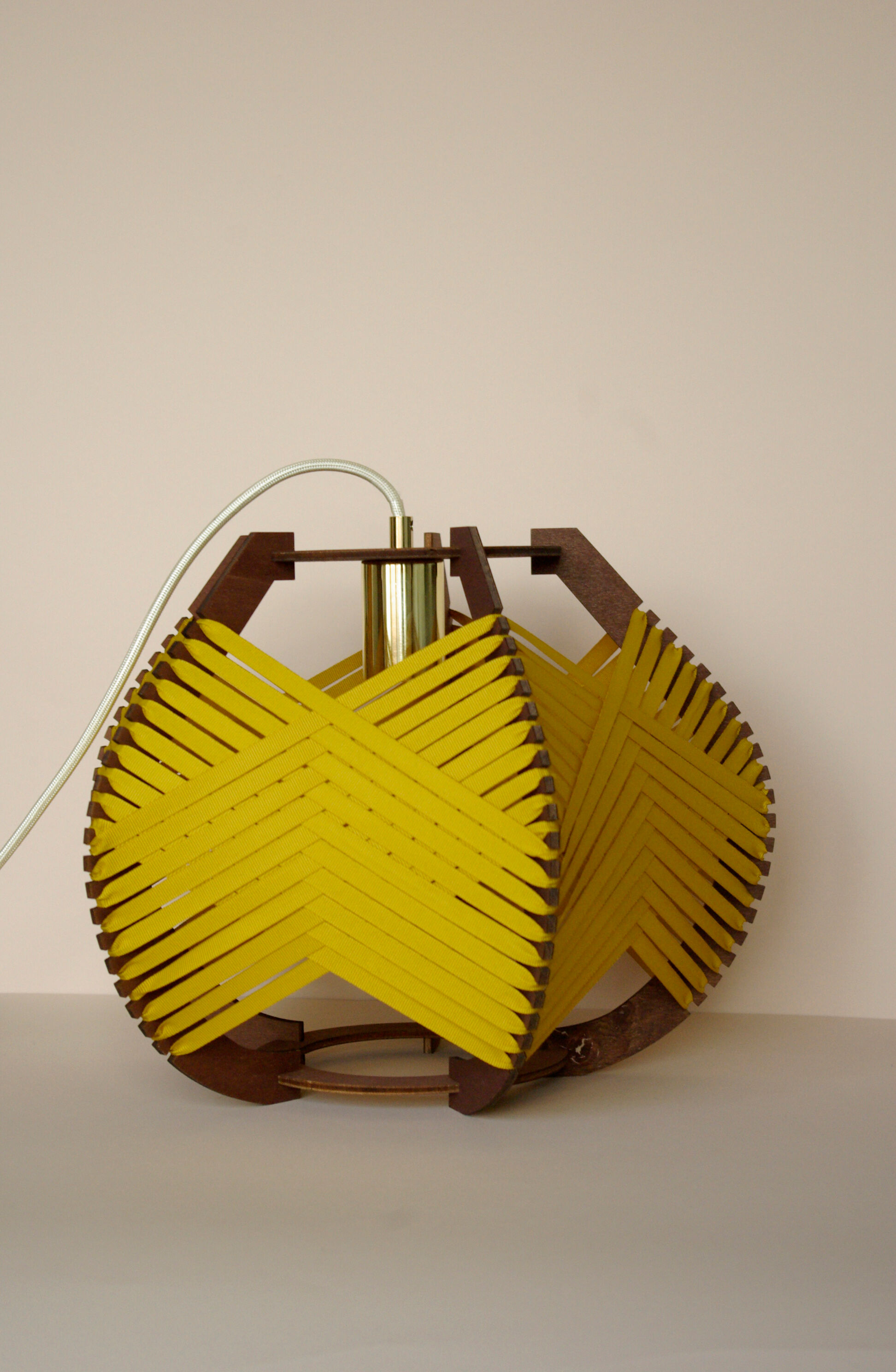 Woven mustard lamp to install
