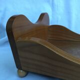 Lit de poupée en bois