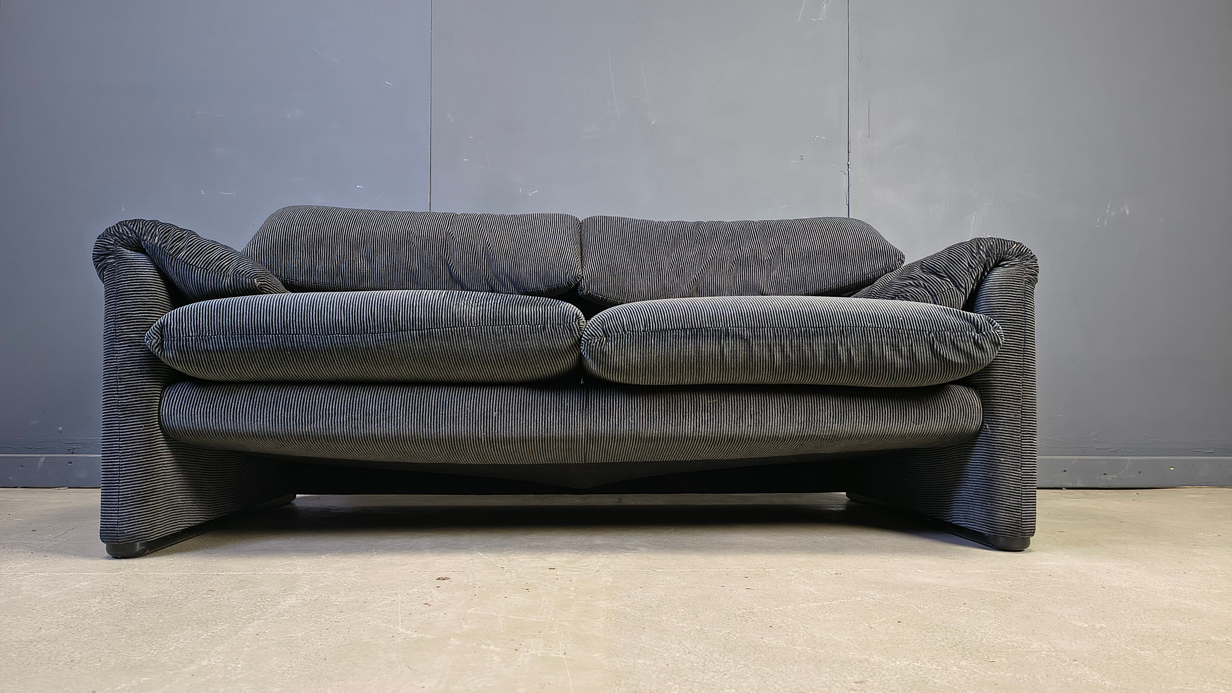 Maralunga sofa by Vico Magistretti for Cassina