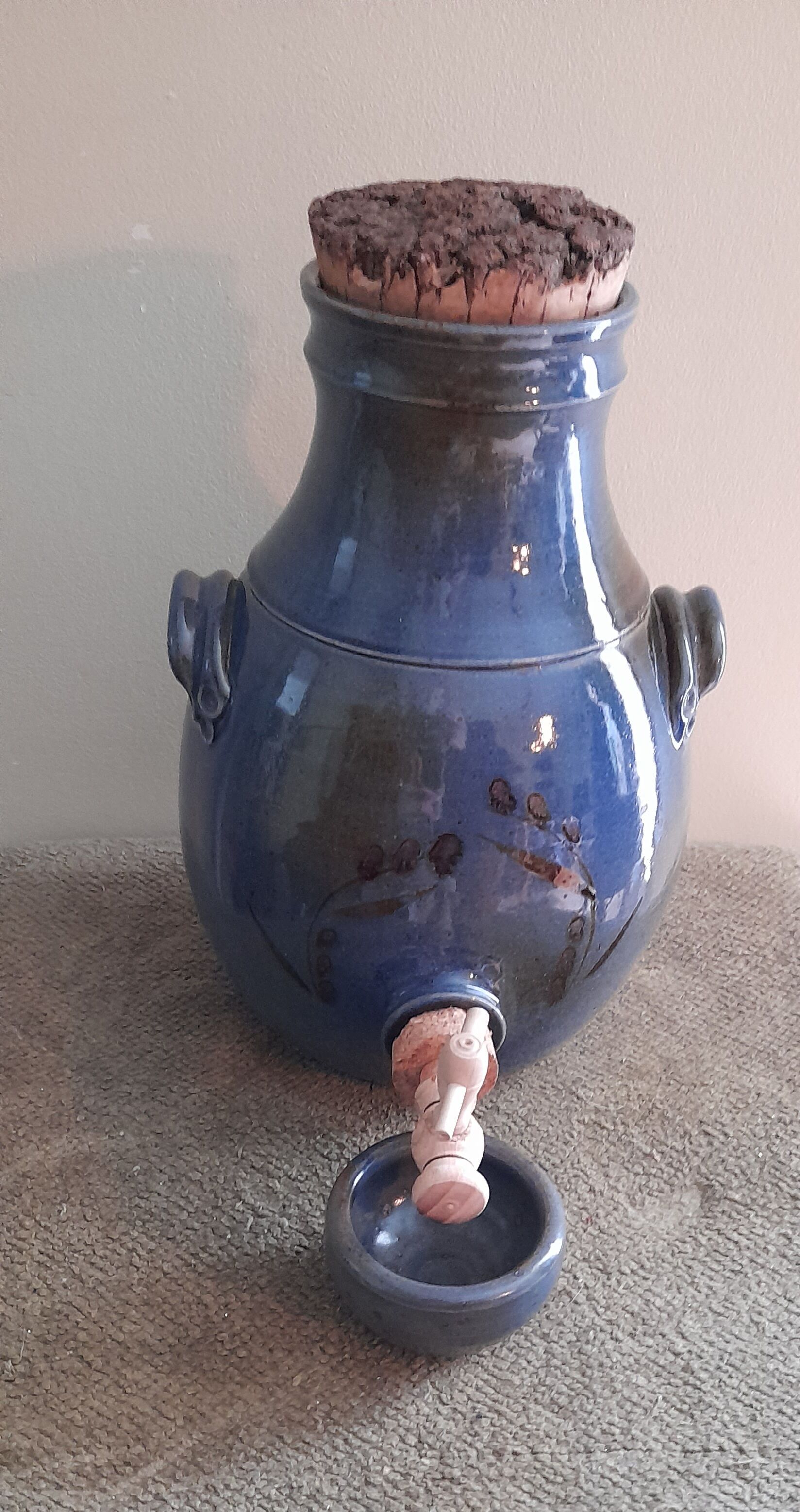 Vinegar in enamelled sandstone signed