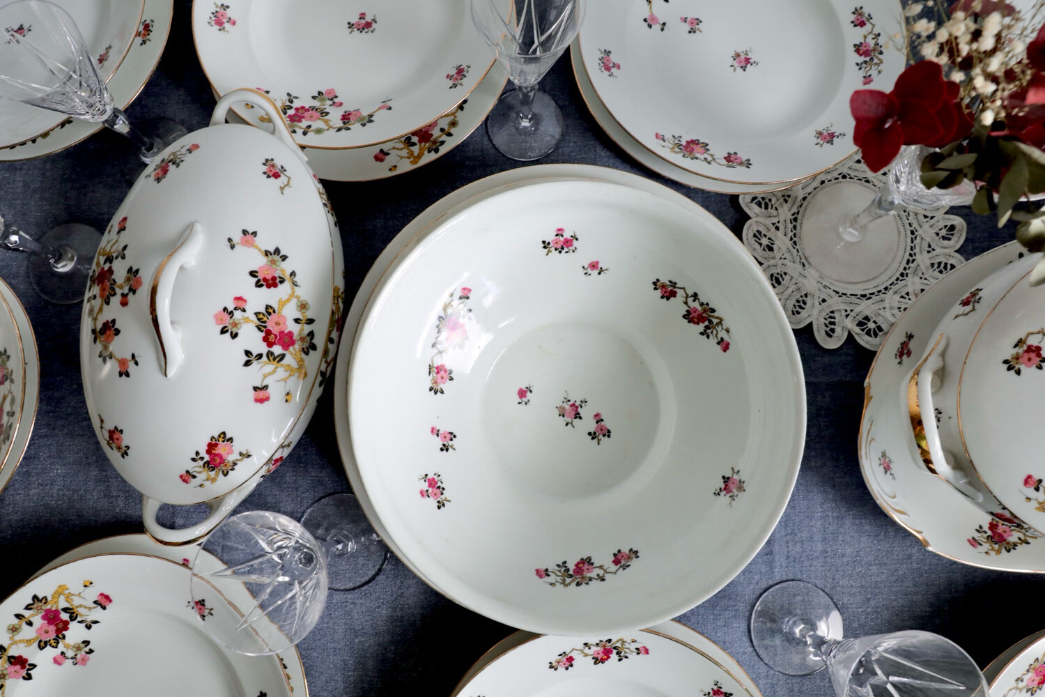 Antique table service in Limoges porcelain by F. Legrand, period A.