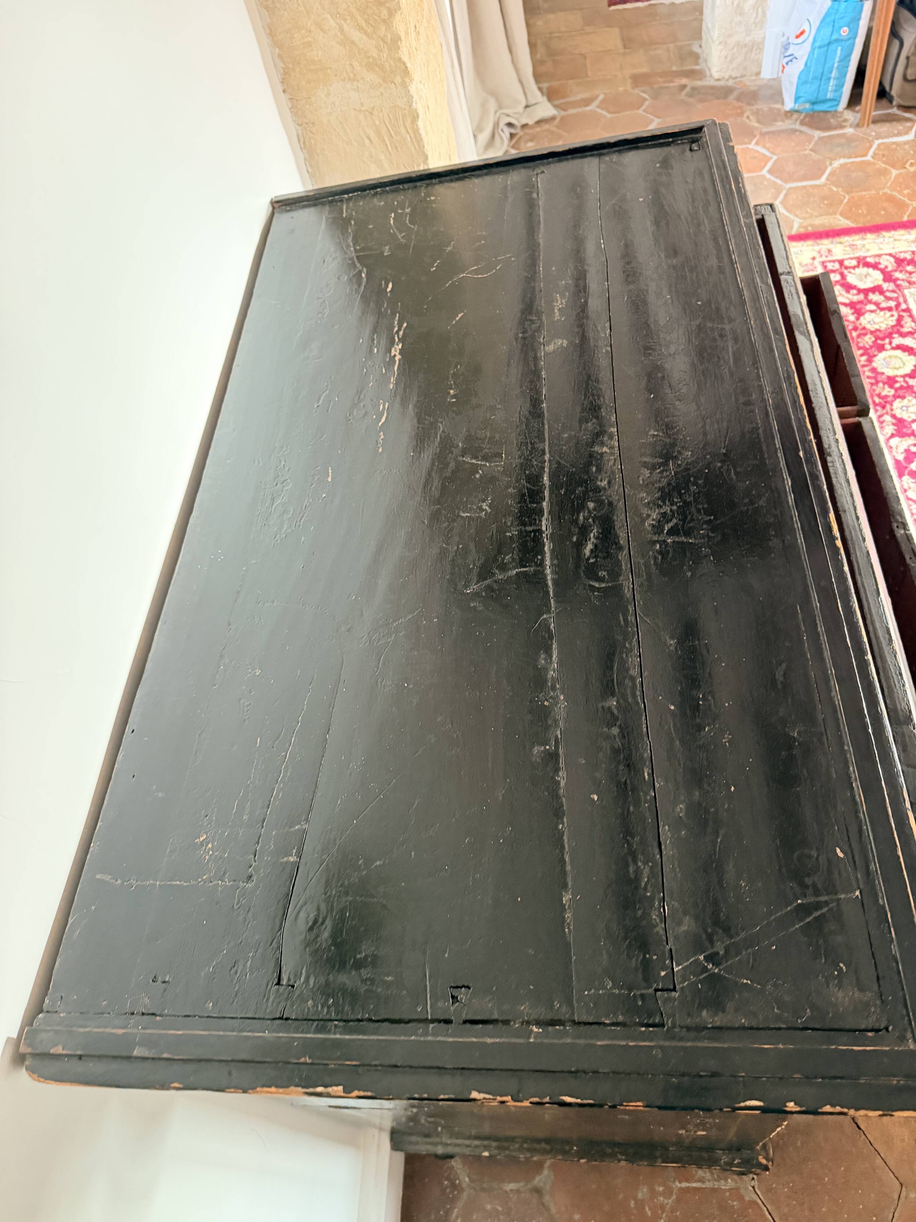 black English commode with gold decoration, Asian inspiration