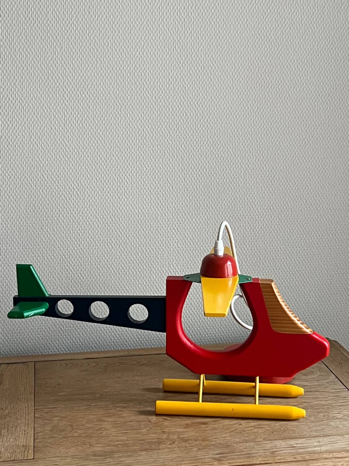 Wooden helicopter suspension