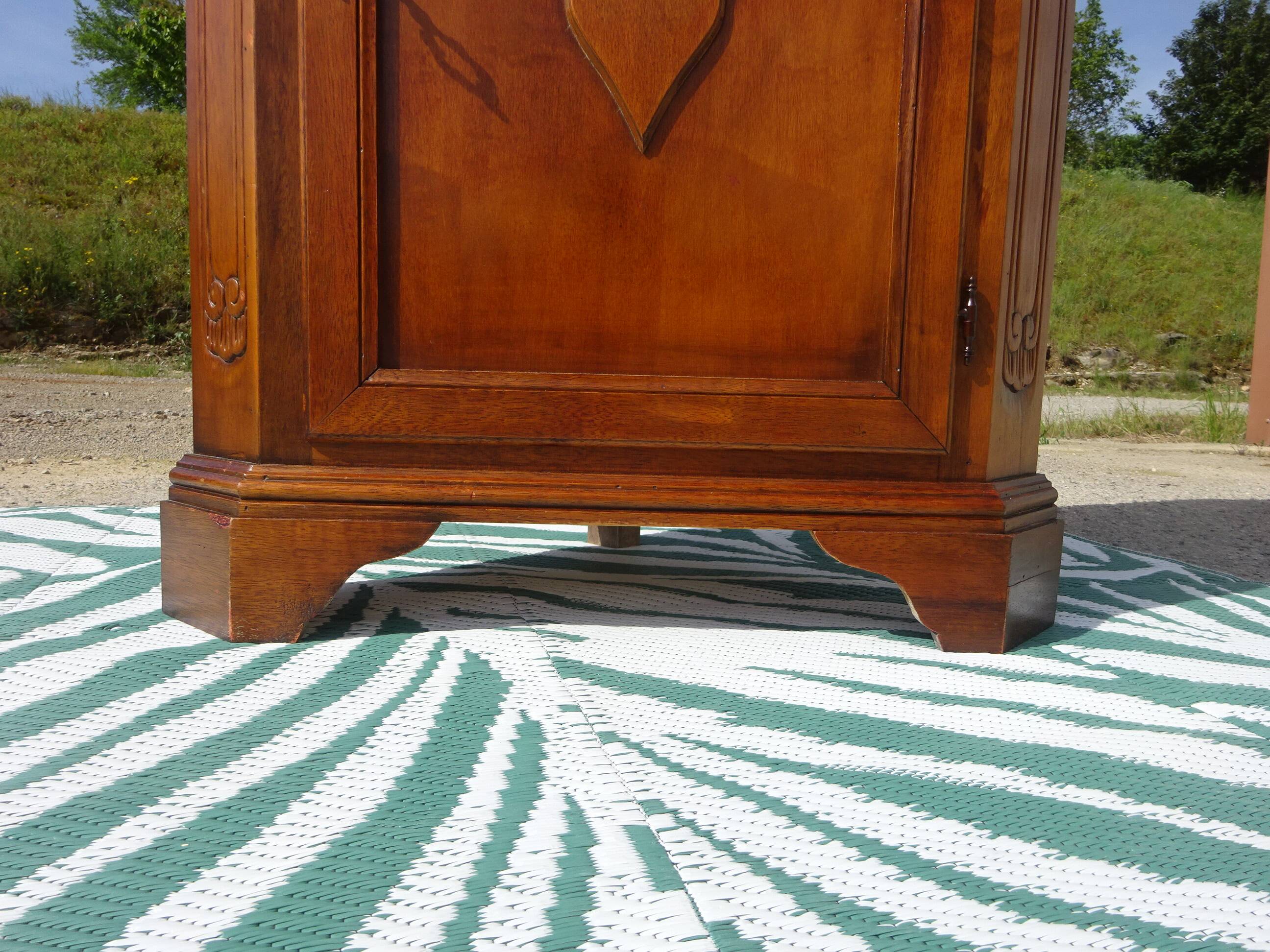 Corner two-body sideboard