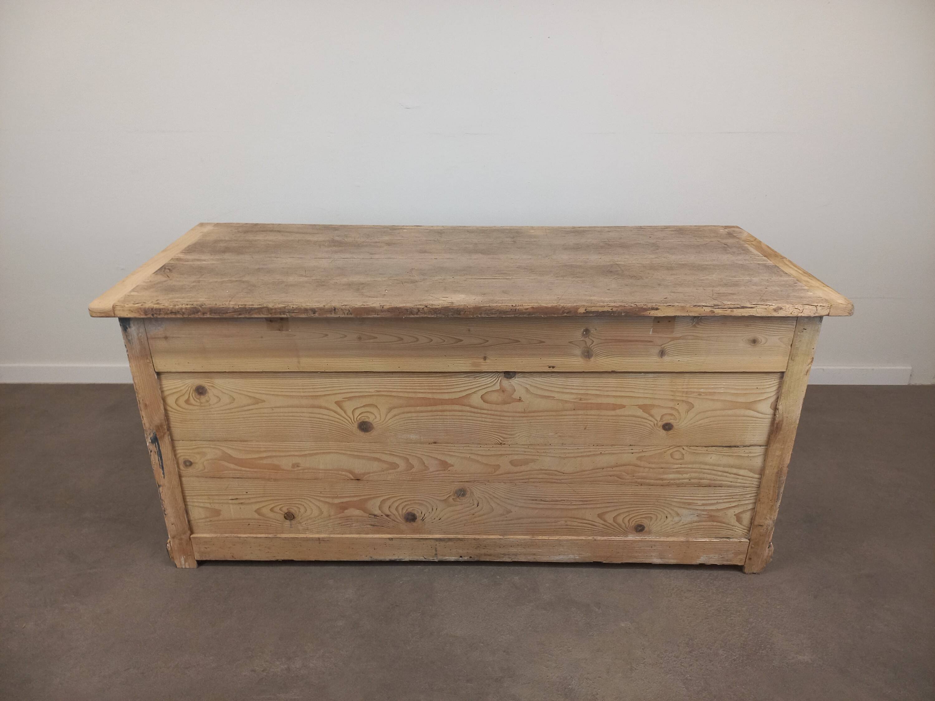 Weathered store bank