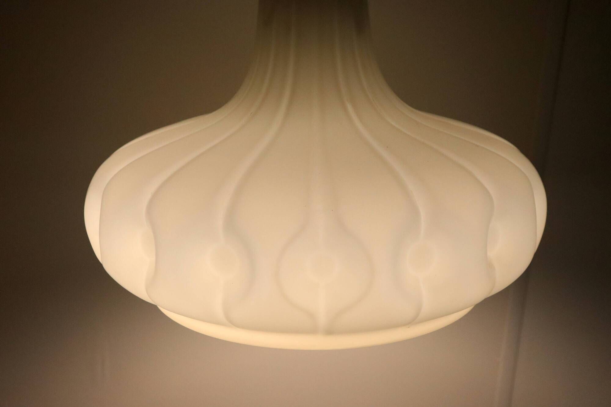 Peill & Putzler melkglazen lamp vintage mid century design