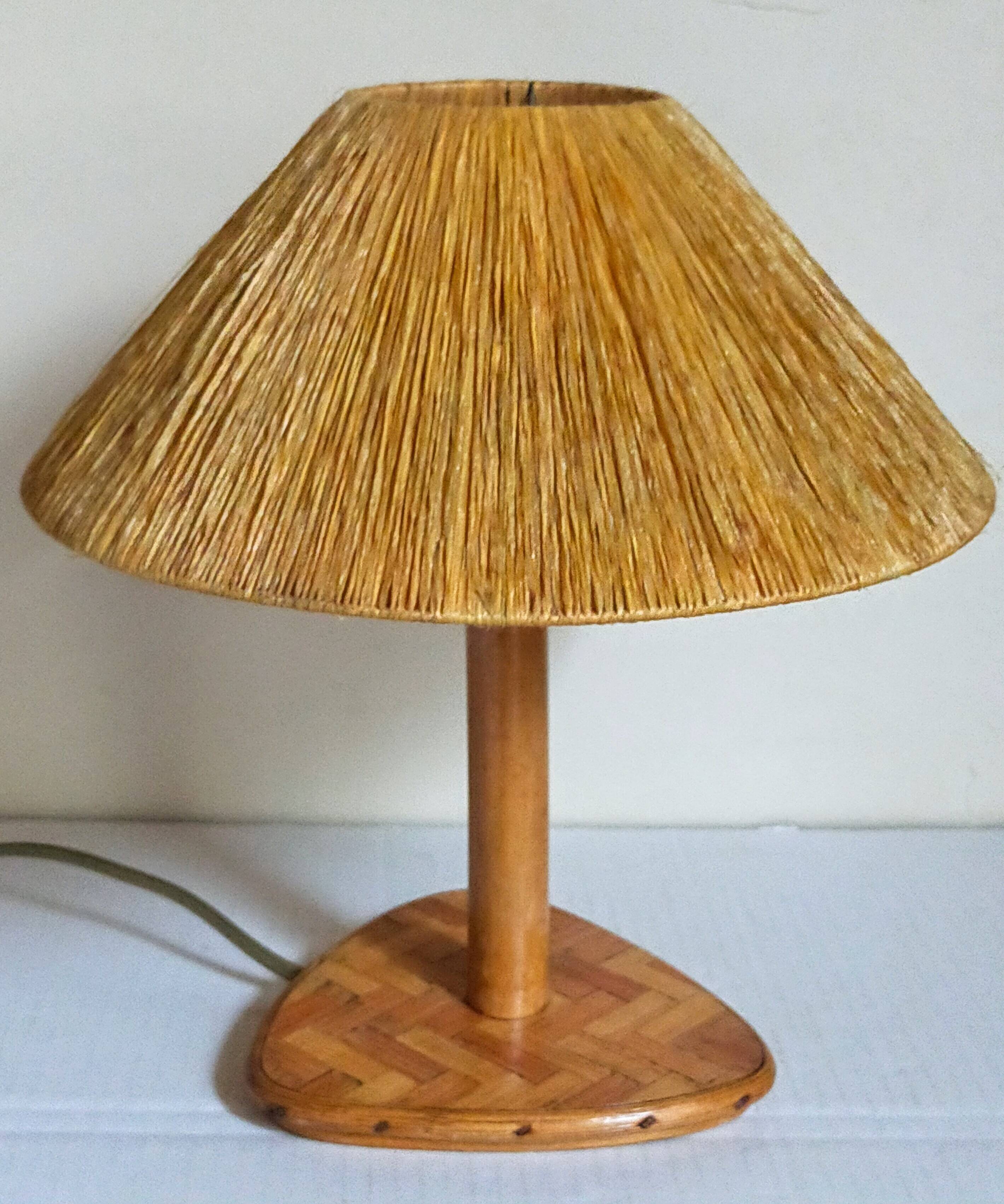Table lamp in wood and rattan, 50s raffia lampshade