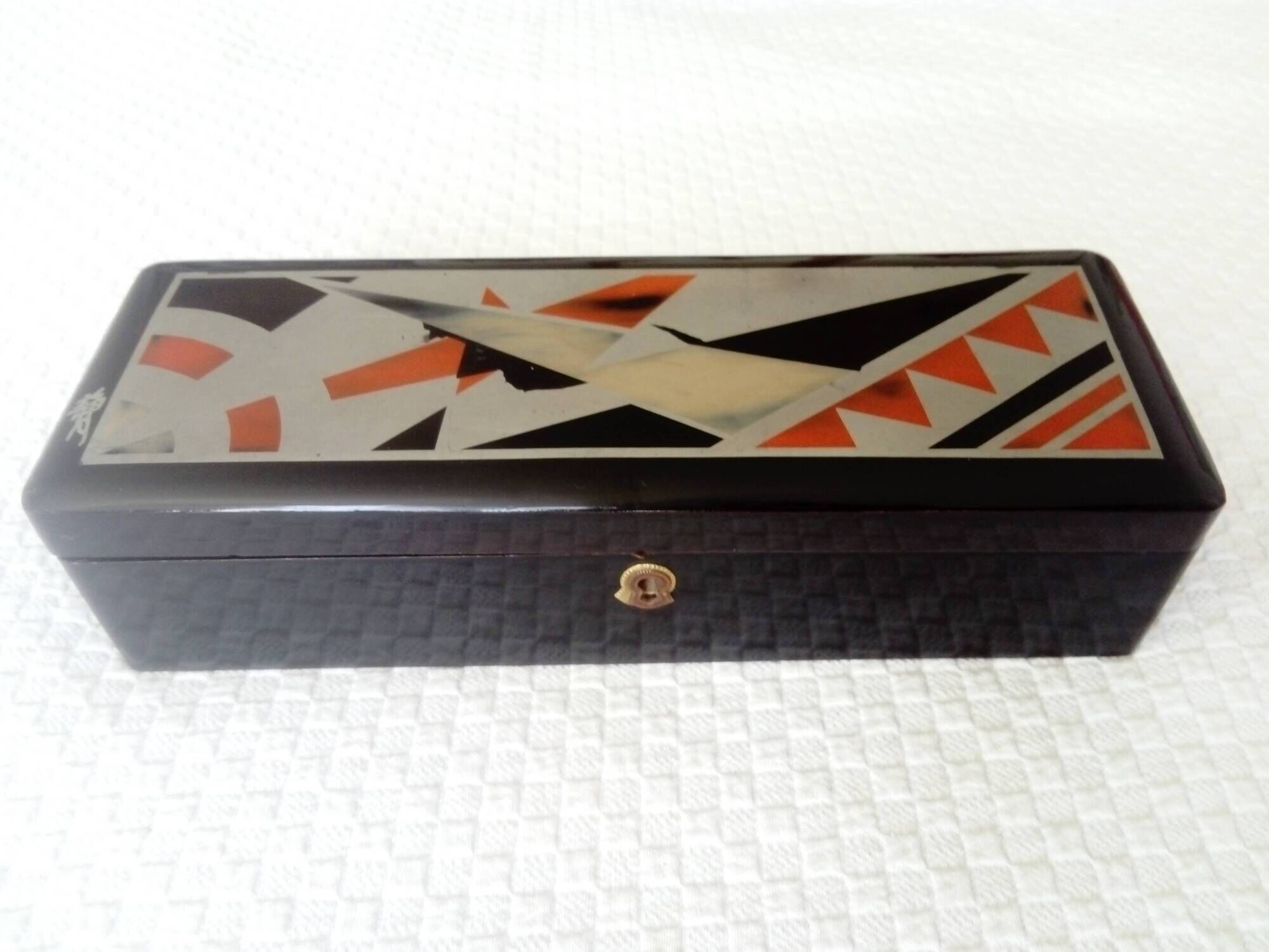 Old lacquered wooden glove box/box with Art Deco geometric decoration. Japan