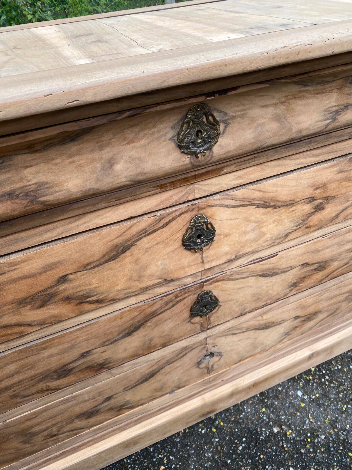 Renovated Louis Philippe chest of drawers in solid wood and walnut veneer from the 18th century.