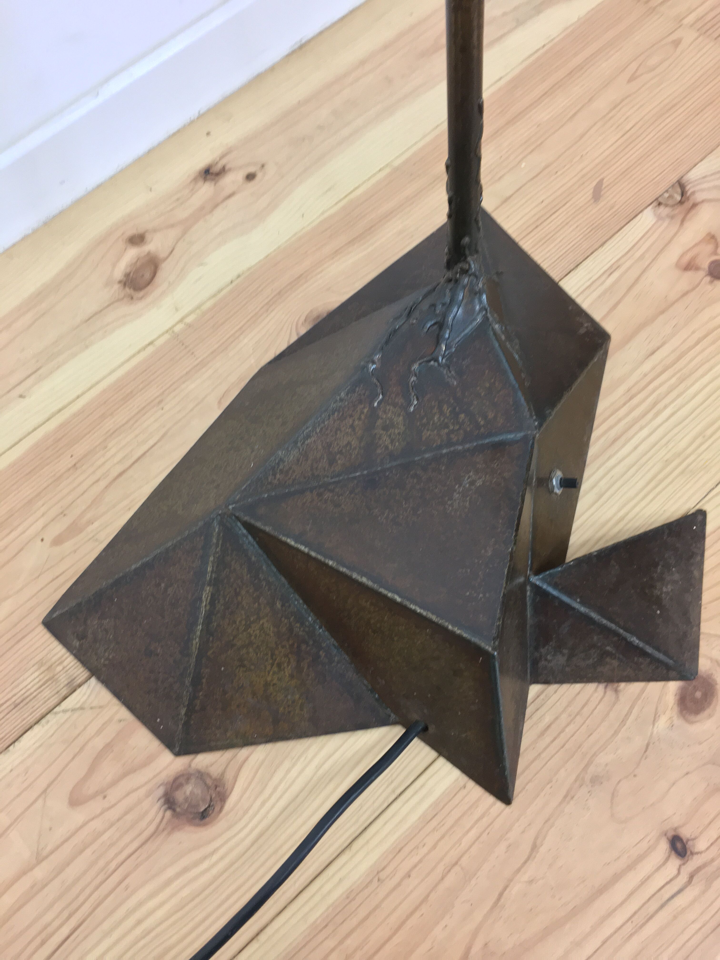 Metallic flower lamppost