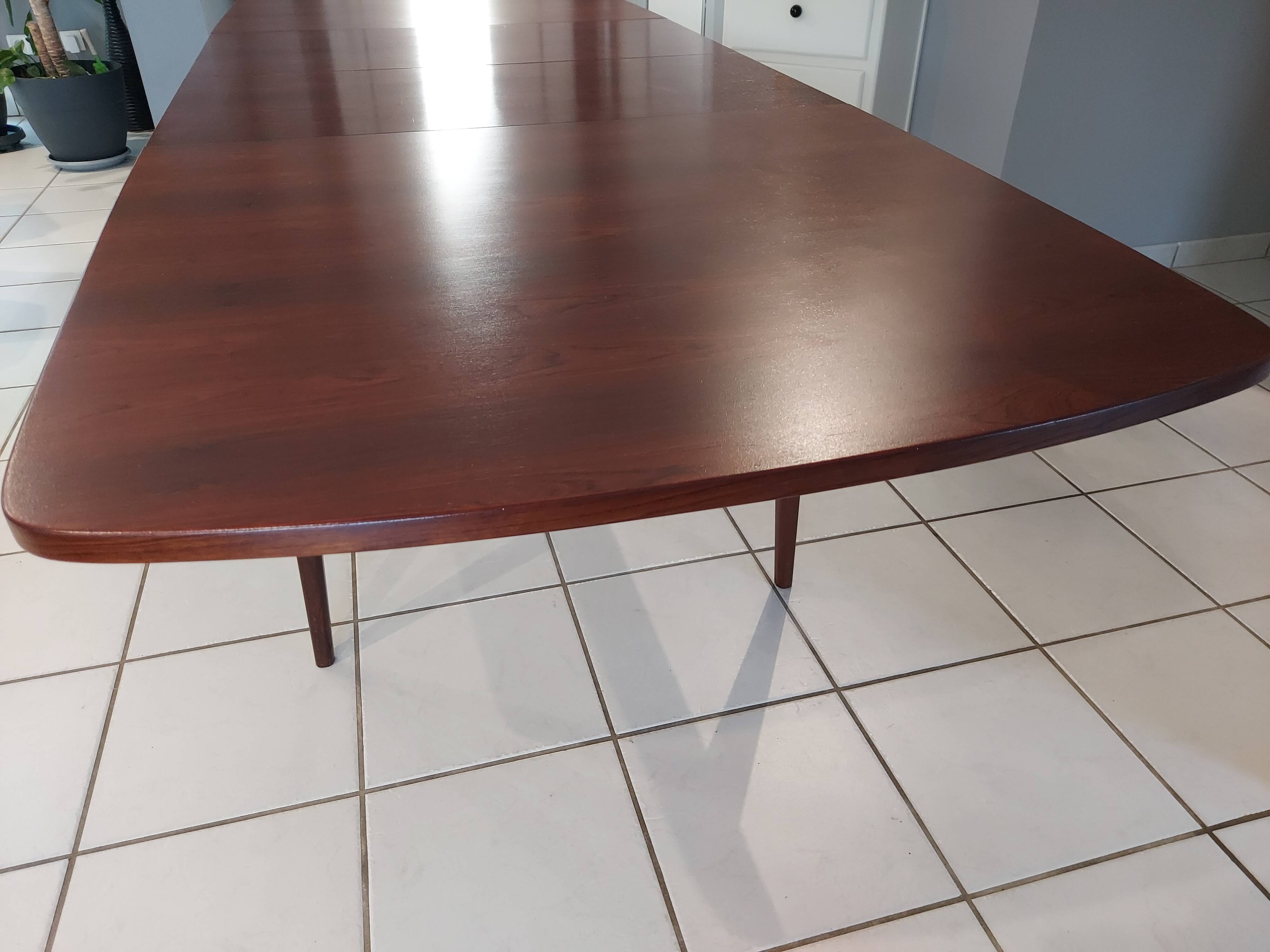 Extendable dining table in vintage Rio Rosewood 1960s
