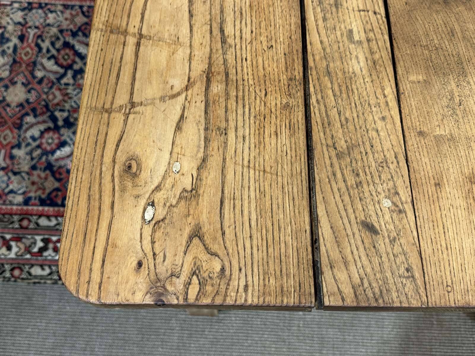 Extendable oak table from the 1930s with Gothic decoration.