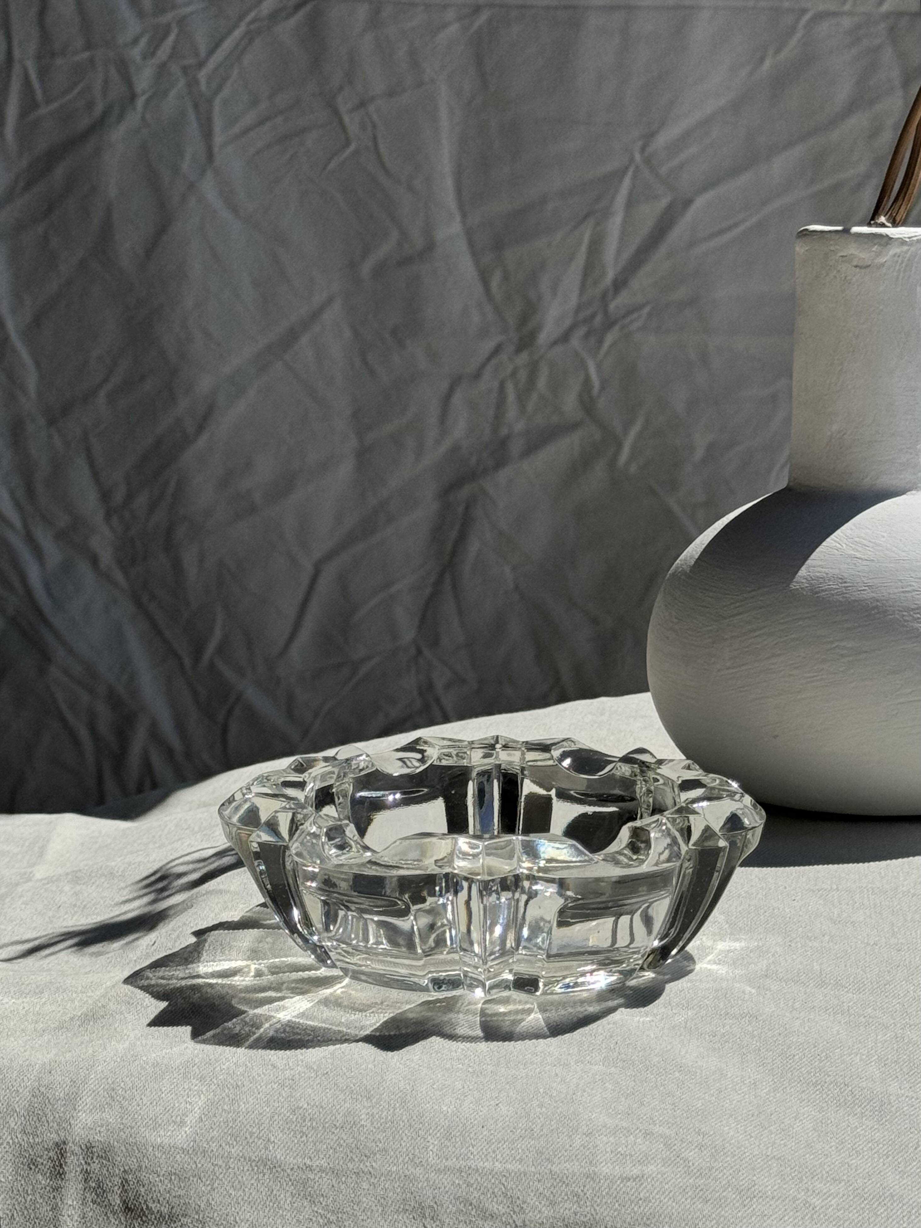 Classic geometric style glass ashtray