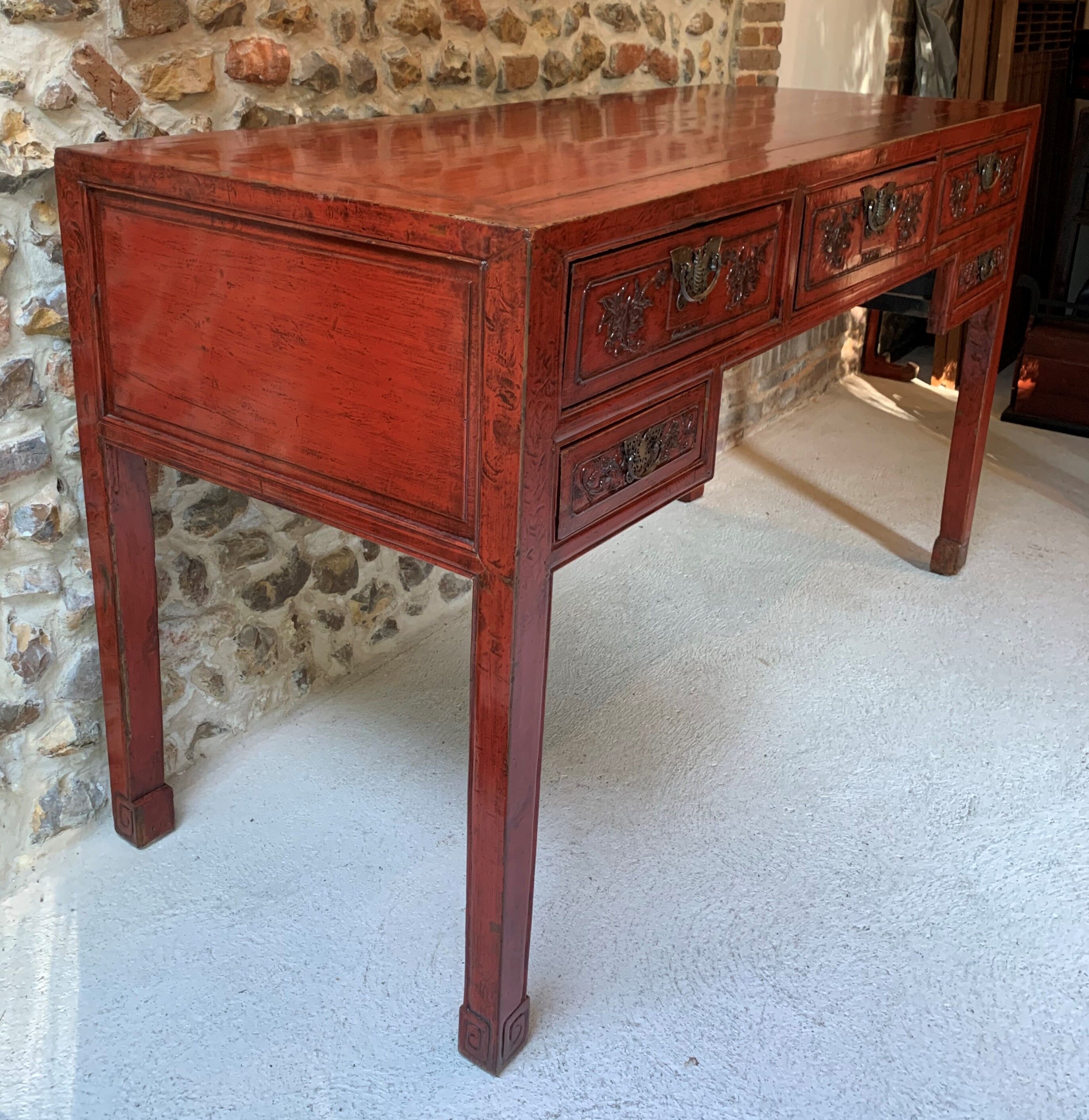 Ancient Chinese red laqué desk