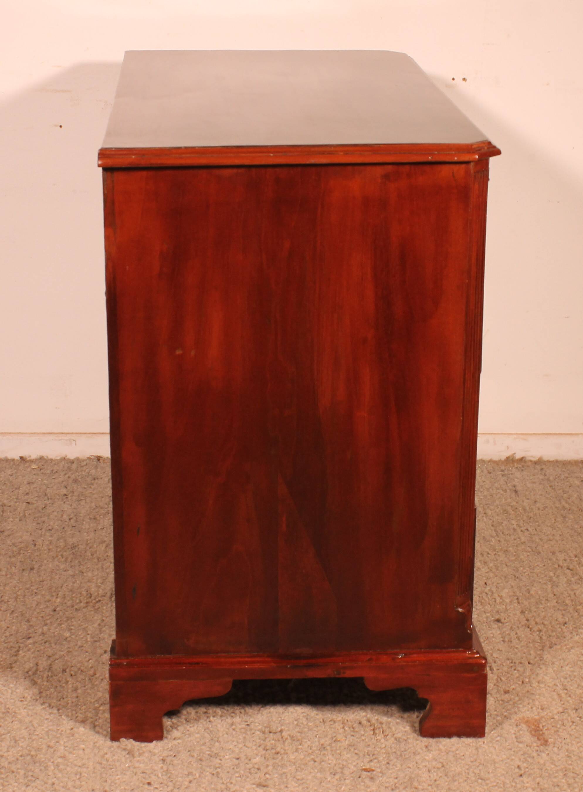 Commode d'époque George III En Acajou avec tirette - 18° Siècle