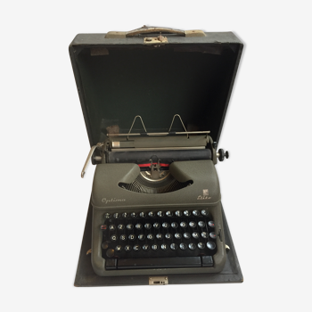 Optima Elite typewriter