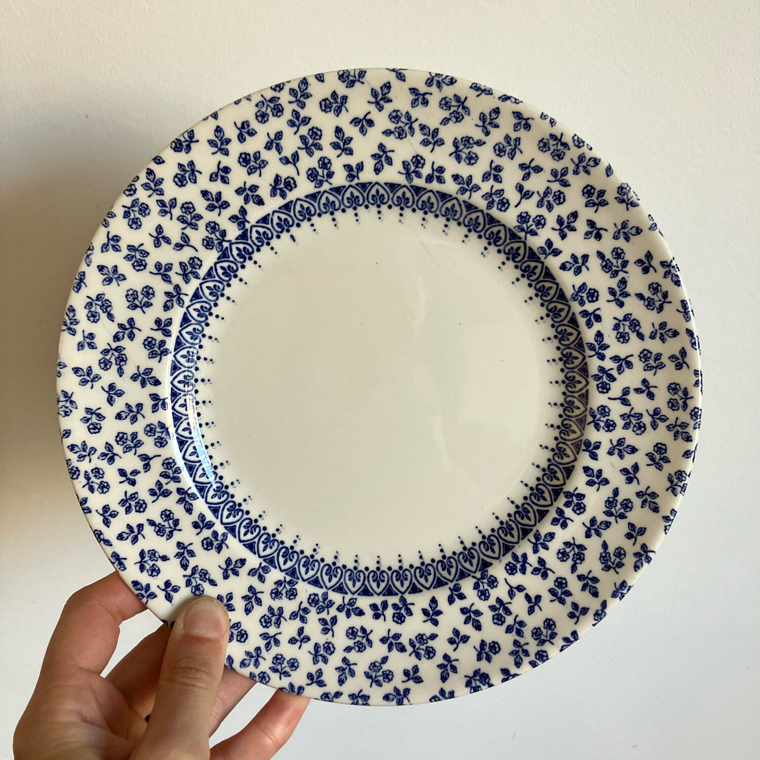 2 EIT English porcelain dessert plates