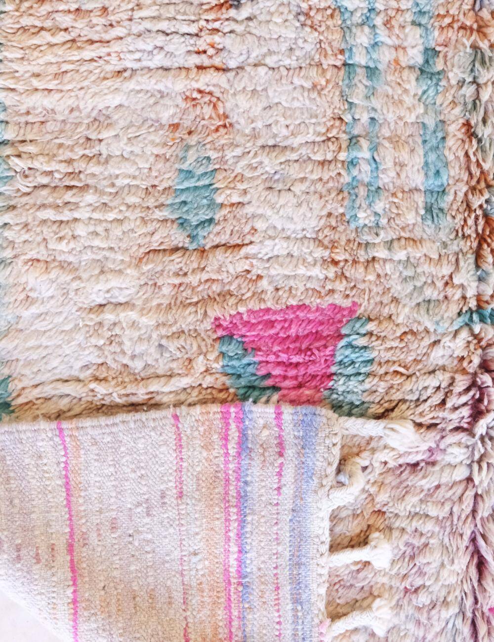 Tapis berbère pastel
