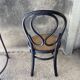 Chaise basse Thonet en bois courbé et canné