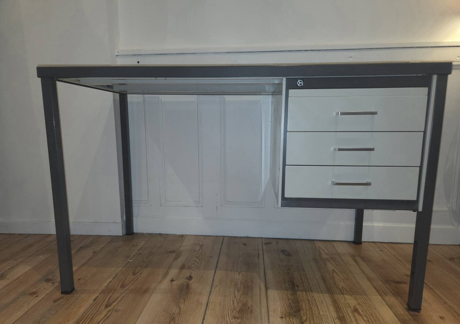 Bureau vintage industriel Gispen avec caisson 3 tiroirs