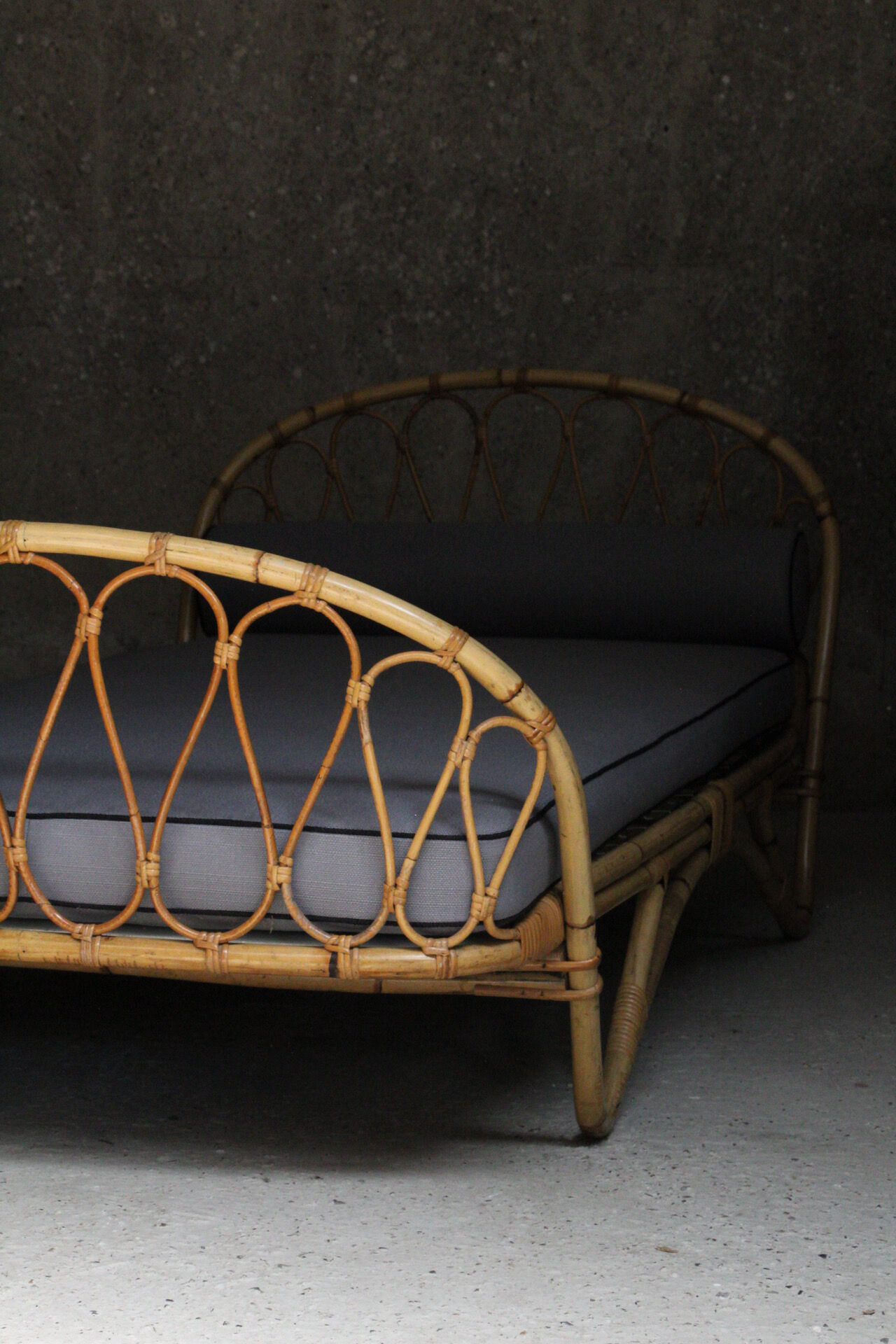 Daybed rotin Louis Sognot 1960