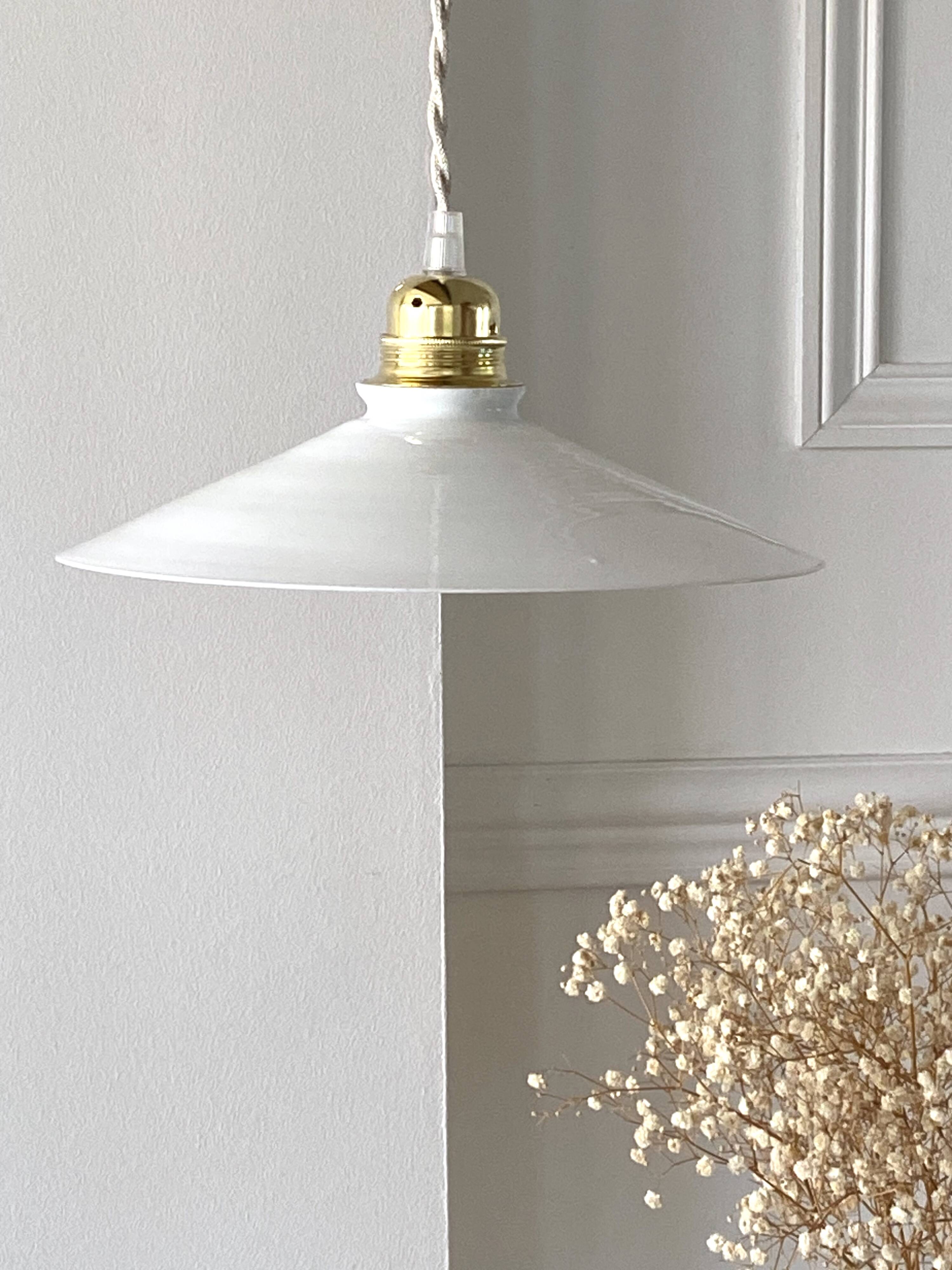 Opaline suspension
