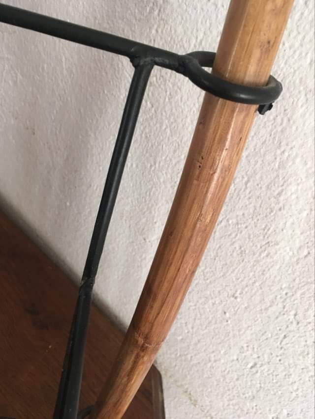 Porte-revues vintage en osier et bois