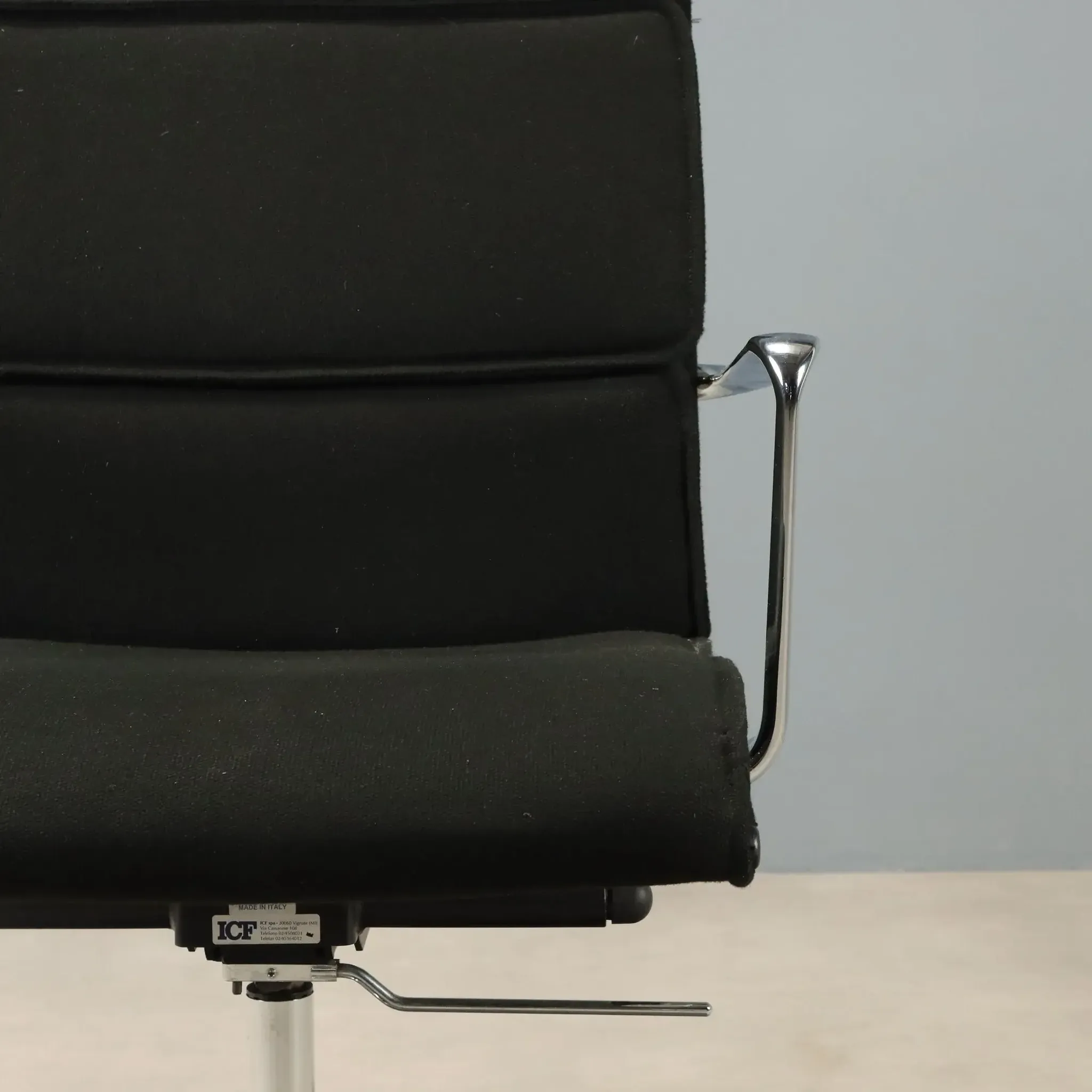 Vintage office chair ICF design Eames aluminium Italy 1970s