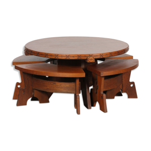 table et tabourets en