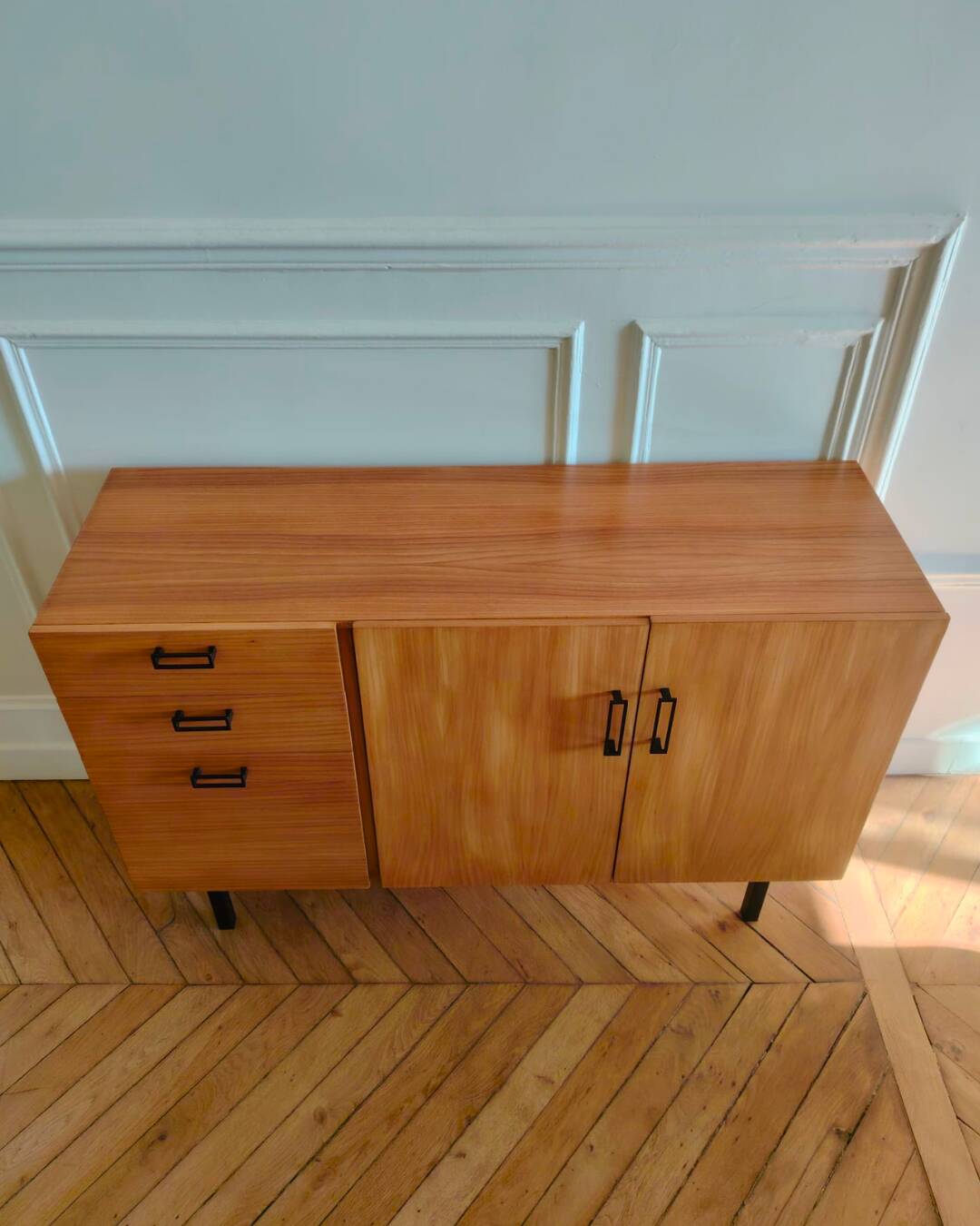 Renovated vintage modernist enfilade, 1950s-60s.