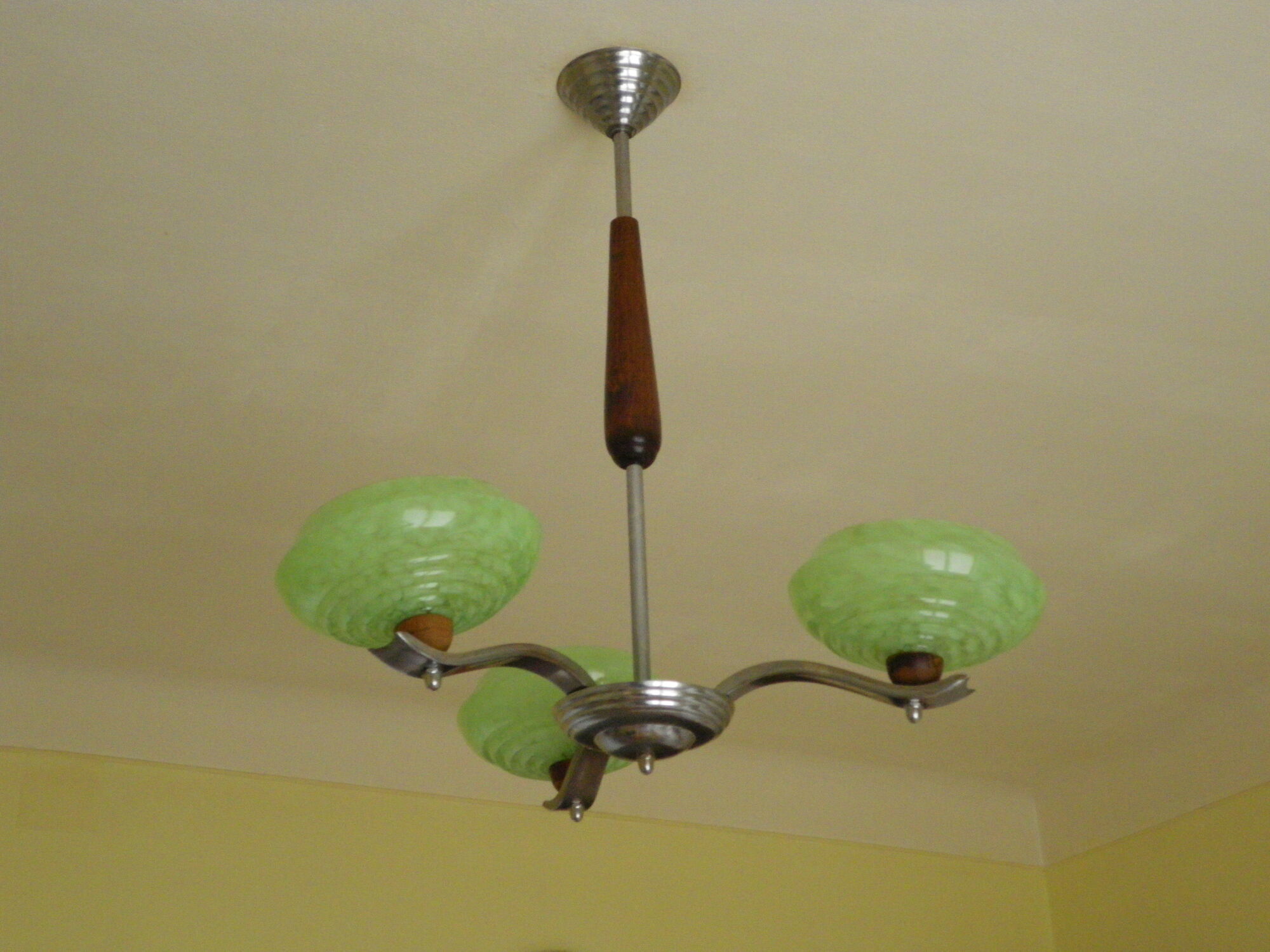 Lustre en opaline des années 1960
